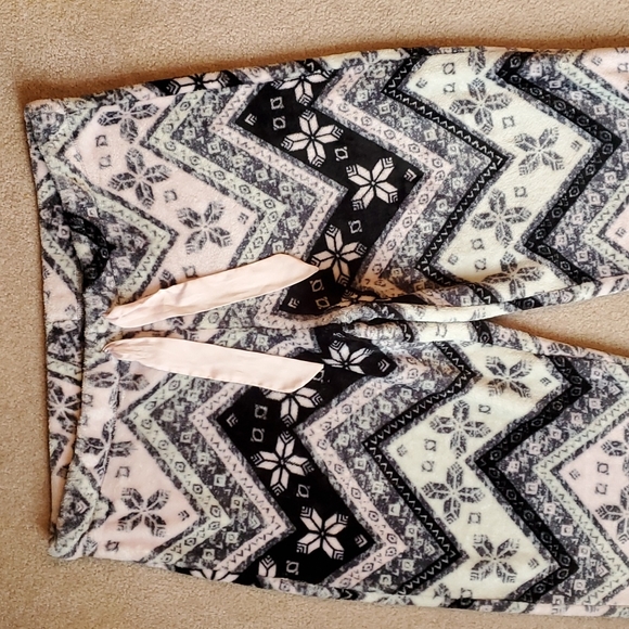 Maurices size 1X super plush pajama pants *Excellent Condition* - Picture 7 of 9
